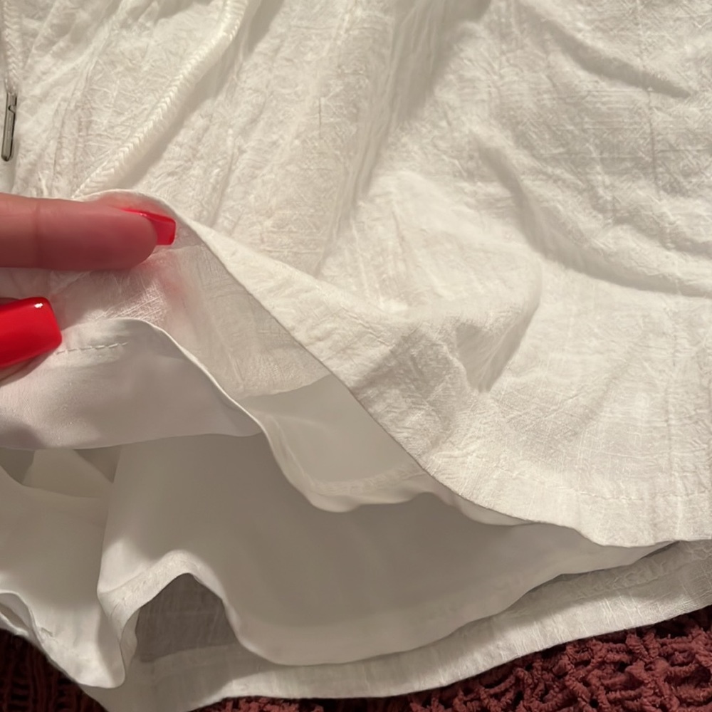 white shorts - Picture 3 of 4